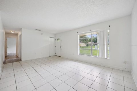 House in Orange City, Florida 3 bedrooms, 105.35 sq.m. № 2157634 - photo 9