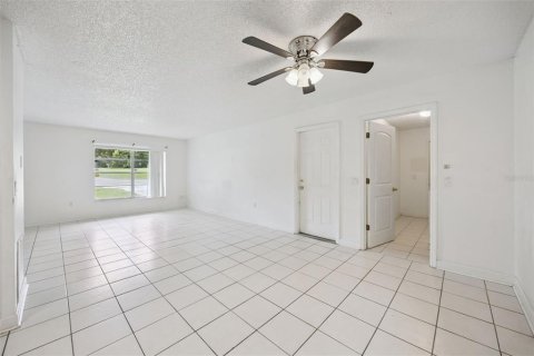 House in Orange City, Florida 3 bedrooms, 105.35 sq.m. № 2157634 - photo 14