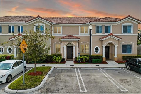 Adosado en Homestead, Florida 3 dormitorios, 120.96 m2 № 2358072