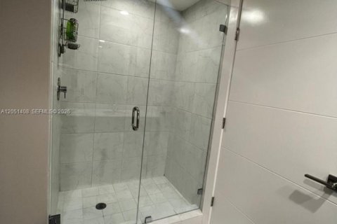 Copropriété à louer à Miami, Floride: 2 chambres, 103.4 m2 № 2274501 - photo 4