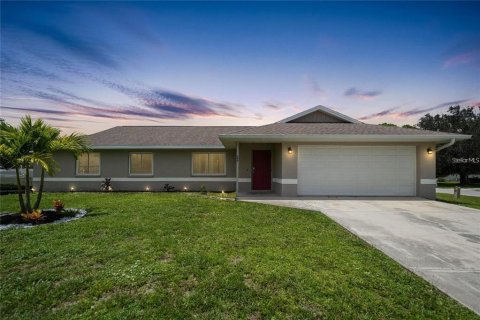 Casa en alquiler en Port Charlotte, Florida, 3 dormitorios, 155.89 m2 № 1868987 - foto 1