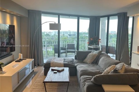 Condo in Miami, Florida, 2 bedrooms  № 1893023 - photo 2