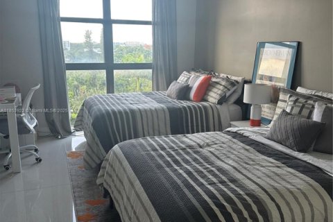 Condo in Miami, Florida, 2 bedrooms  № 1893023 - photo 13