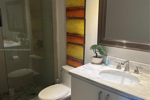 Condo in Miami, Florida, 2 bedrooms  № 1893023 - photo 10