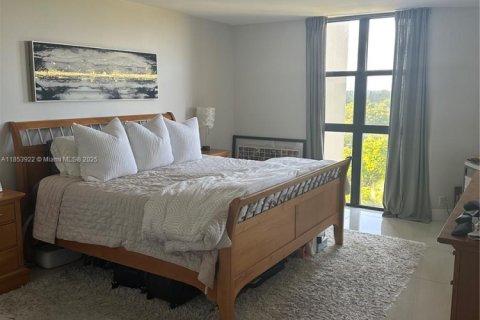 Condo in Miami, Florida, 2 bedrooms  № 1893023 - photo 8