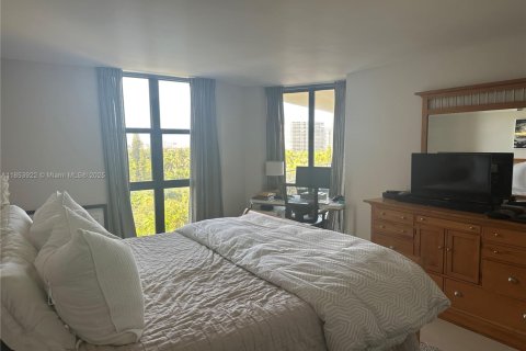 Condo in Miami, Florida, 2 bedrooms  № 1893023 - photo 4