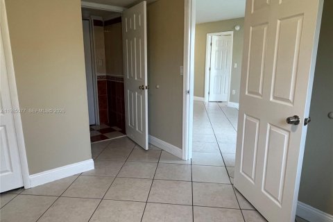 Снять в аренду кондоминиум в Хайалиа, Флорида 2 спальни, 95.22м2, № 2050870 - фото 13