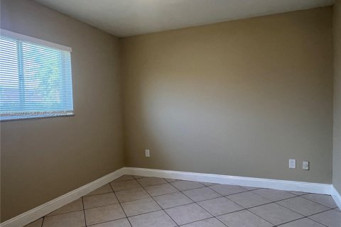 Снять в аренду кондоминиум в Хайалиа, Флорида 2 спальни, 95.22м2, № 2050870 - фото 10