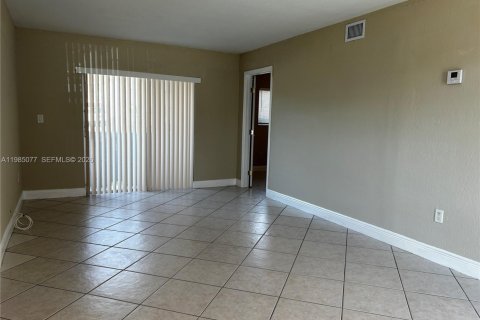 Снять в аренду кондоминиум в Хайалиа, Флорида 2 спальни, 95.22м2, № 2050870 - фото 3