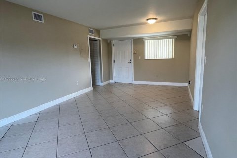 Снять в аренду кондоминиум в Хайалиа, Флорида 2 спальни, 95.22м2, № 2050870 - фото 2