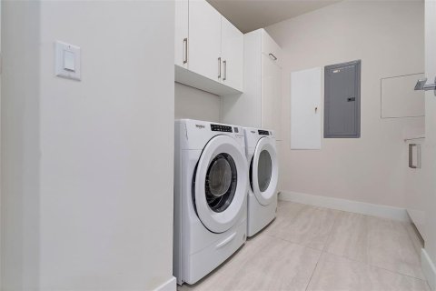 Condominio en alquiler en Saint Petersburg, Florida, 2 dormitorios, 189.15 m2 № 1655777 - foto 13