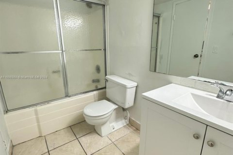 Condo in North Miami, Florida, 2 bedrooms  № 1764746 - photo 10