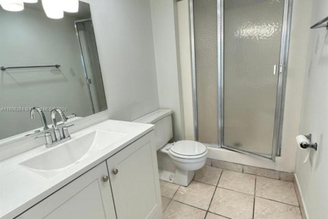 Condo in North Miami, Florida, 2 bedrooms  № 1764746 - photo 16