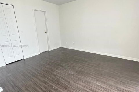 Condo in North Miami, Florida, 2 bedrooms  № 1764746 - photo 13