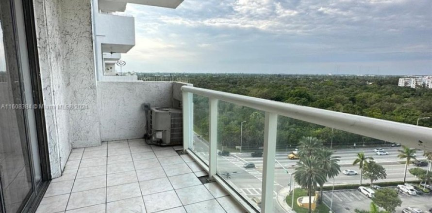 Condo in North Miami, Florida, 2 bedrooms  № 1764746
