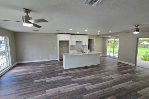 Casa en venta en Tampa, Florida, 4 dormitorios, 178.84 m2 № 1858323 - foto 17