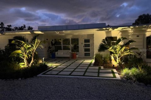 House in Sarasota, Florida 4 bedrooms, 212.28 sq.m. № 1539450 - photo 1