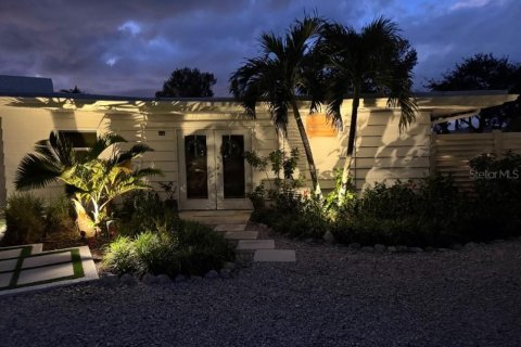 House in Sarasota, Florida 4 bedrooms, 212.28 sq.m. № 1539450 - photo 3