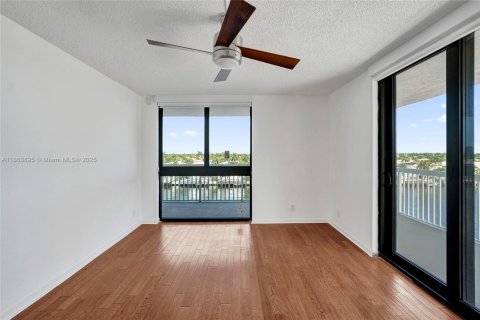 Copropriété à vendre à Hollywood, Floride: 2 chambres, 119.57 m2 № 2037247 - photo 23