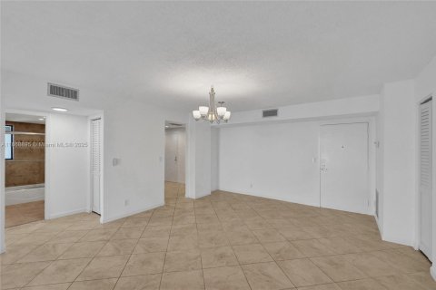 Copropriété à vendre à Hollywood, Floride: 2 chambres, 119.57 m2 № 2037247 - photo 8