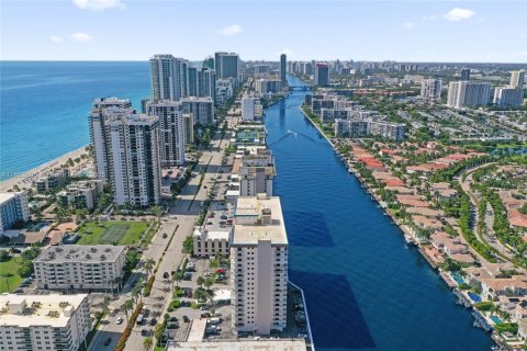 Copropriété à vendre à Hollywood, Floride: 2 chambres, 119.57 m2 № 2037247 - photo 2