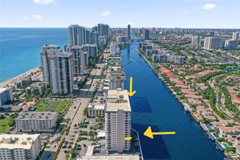 Copropriété à vendre à Hollywood, Floride: 2 chambres, 119.57 m2 № 2037247 - photo 3