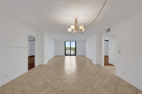 Copropriété à vendre à Hollywood, Floride: 2 chambres, 119.57 m2 № 2037247 - photo 6