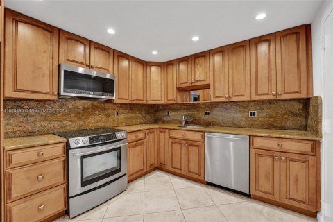 Copropriété à vendre à Hollywood, Floride: 2 chambres, 119.57 m2 № 2037247 - photo 11