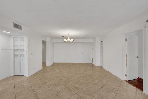 Copropriété à vendre à Hollywood, Floride: 2 chambres, 119.57 m2 № 2037247 - photo 9