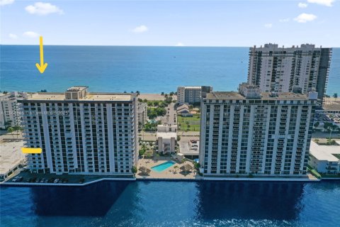 Copropriété à vendre à Hollywood, Floride: 2 chambres, 119.57 m2 № 2037247 - photo 4
