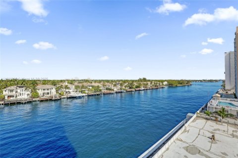 Copropriété à vendre à Hollywood, Floride: 2 chambres, 119.57 m2 № 2037247 - photo 28