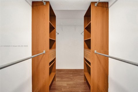 Copropriété à vendre à Hollywood, Floride: 2 chambres, 119.57 m2 № 2037247 - photo 16