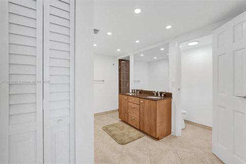 Copropriété à vendre à Hollywood, Floride: 2 chambres, 119.57 m2 № 2037247 - photo 17