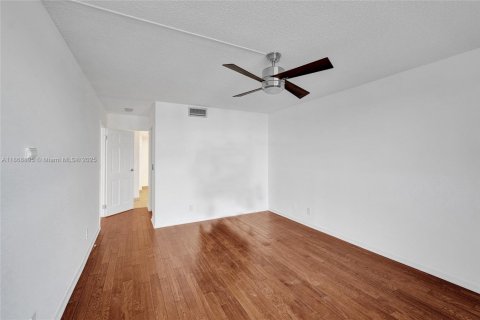 Copropriété à vendre à Hollywood, Floride: 2 chambres, 119.57 m2 № 2037247 - photo 14