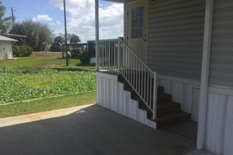 Casa en venta en Moore Haven, Florida, 2 dormitorios, 120.68 m2 № 2145986 - foto 2