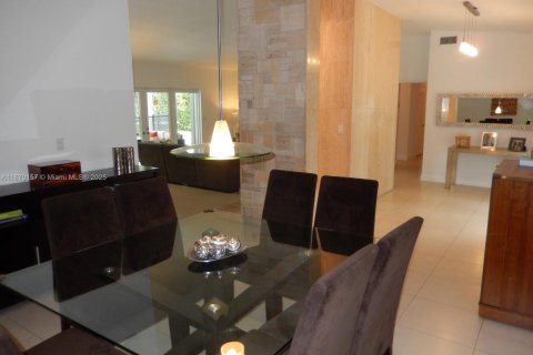 Casa en alquiler en Pinecrest, Florida, 4 dormitorios, 263.29 m2 № 1950929 - foto 3
