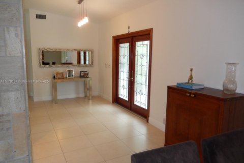 Casa en alquiler en Pinecrest, Florida, 4 dormitorios, 263.29 m2 № 1950929 - foto 2