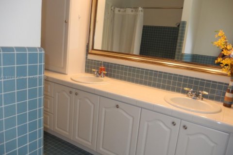 Casa en alquiler en Pinecrest, Florida, 4 dormitorios, 263.29 m2 № 1950929 - foto 12