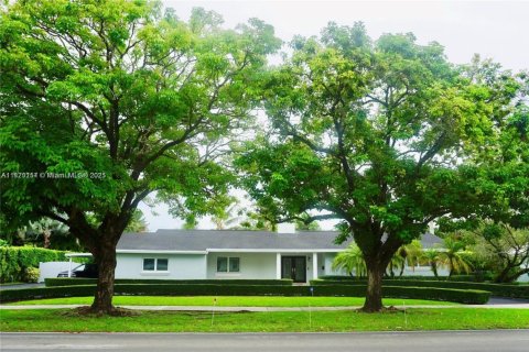 Casa en alquiler en Pinecrest, Florida, 4 dormitorios, 263.29 m2 № 1950929 - foto 1