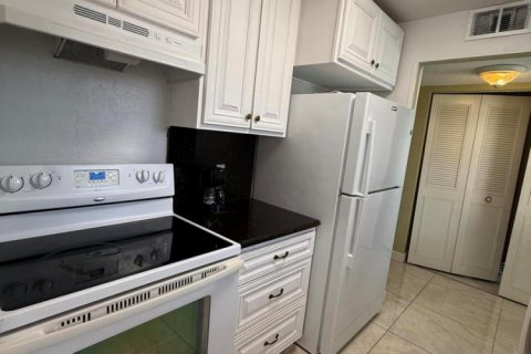 Купить кондоминиум в Уэст-Палм-Бич, Флорида 5 комнат, 82.5м2, № 2177159 - фото 6