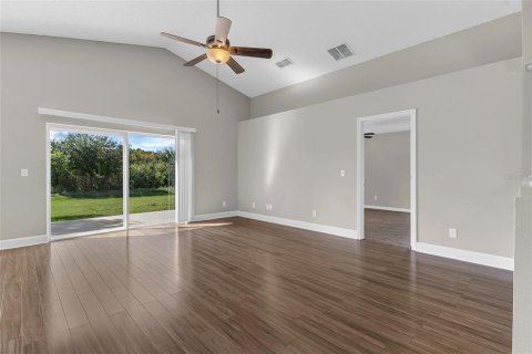 House in Tavares, Florida 4 bedrooms, 164.62 sq.m. № 2419895 - photo 25