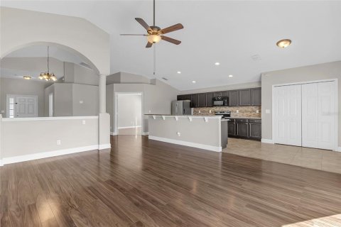 House in Tavares, Florida 4 bedrooms, 164.62 sq.m. № 2419895 - photo 26