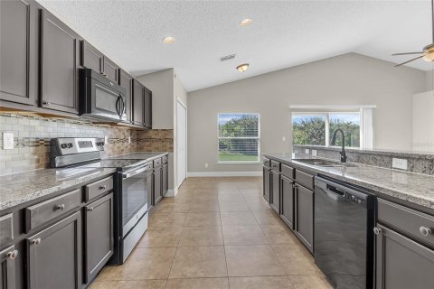 House in Tavares, Florida 4 bedrooms, 164.62 sq.m. № 2419895 - photo 10