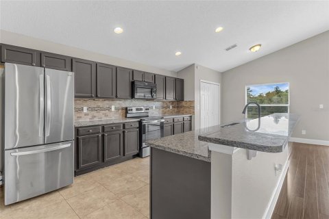 House in Tavares, Florida 4 bedrooms, 164.62 sq.m. № 2419895 - photo 8