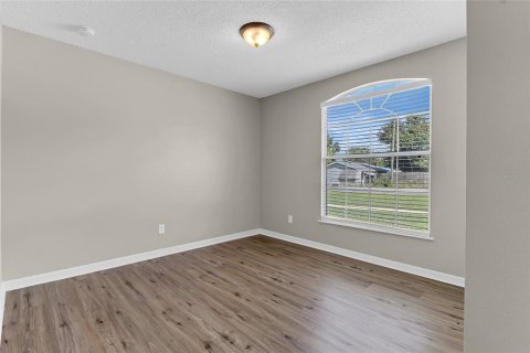 House in Tavares, Florida 4 bedrooms, 164.62 sq.m. № 2419895 - photo 12