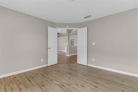 House in Tavares, Florida 4 bedrooms, 164.62 sq.m. № 2419895 - photo 23