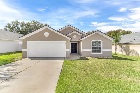 House in Tavares, Florida 4 bedrooms, 164.62 sq.m. № 2419895