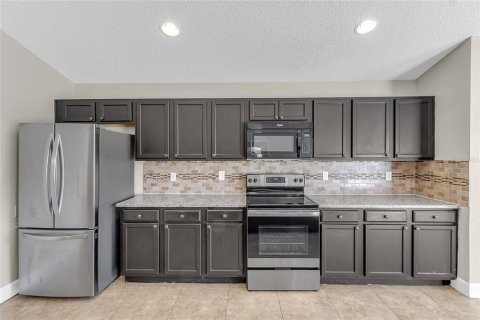 House in Tavares, Florida 4 bedrooms, 164.62 sq.m. № 2419895 - photo 7