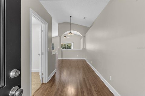 House in Tavares, Florida 4 bedrooms, 164.62 sq.m. № 2419895 - photo 11