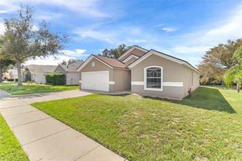 House in Tavares, Florida 4 bedrooms, 164.62 sq.m. № 2419895 - photo 3